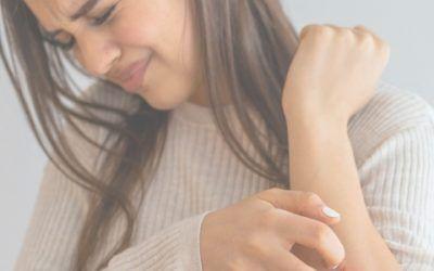 ¿Cuáles son los síntomas de la piel atópica y cómo podemos prevenir los brotes de dermatitis?